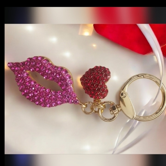SPARKLING Pink Lips & Red Heart Bag Charm Or Keychain Brand New In Gift Box - Picture 9 of 9